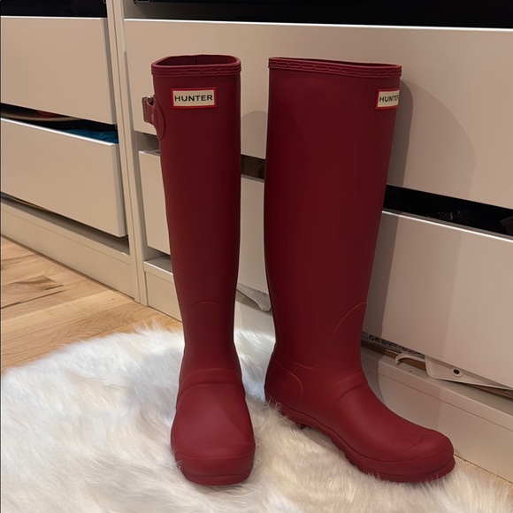 Hunter Women's Red Rain Boots - Picture 2 of 8